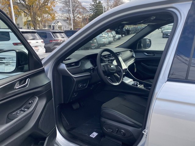 New 2025 Jeep Grand Cherokee L Altitude image 14