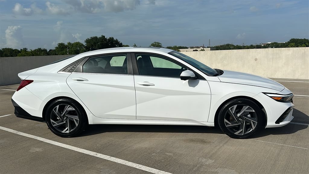 Used 2024 Hyundai Elantra Limited FWD image 15