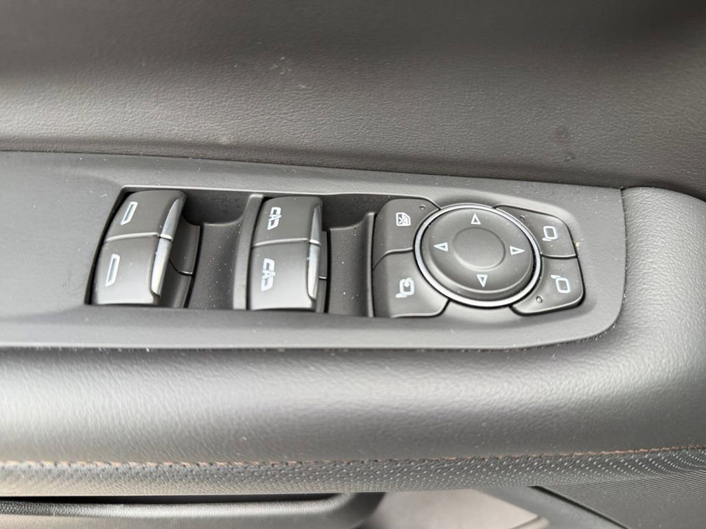 Certified 2025 Chevrolet Suburban High Country image 25