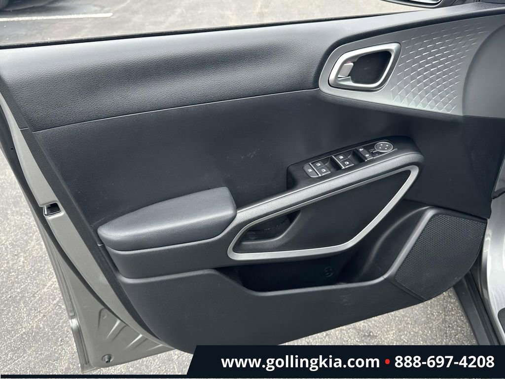 Certified 2023 Kia Soul LX w/ LX Technology Package image 12