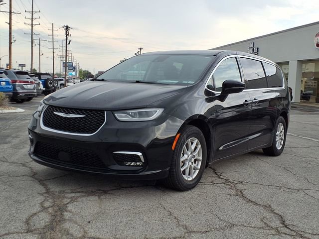 Used 2024 Chrysler Pacifica Touring-L