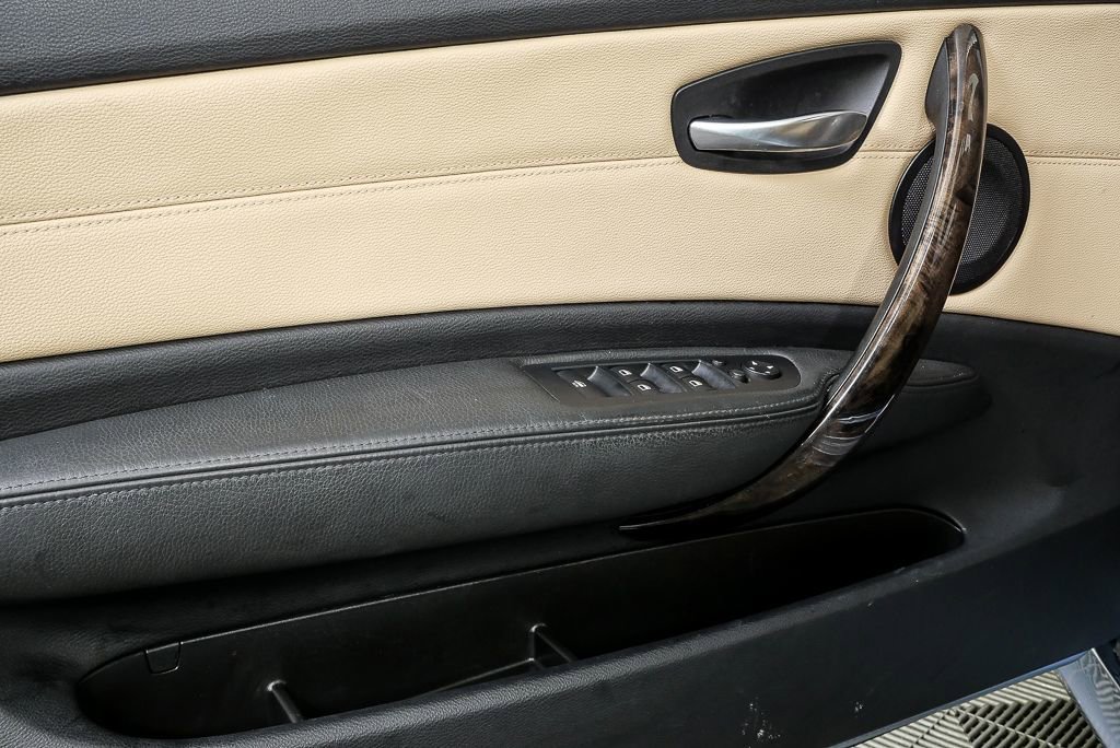 Used 2011 BMW 128i Convertible image 6