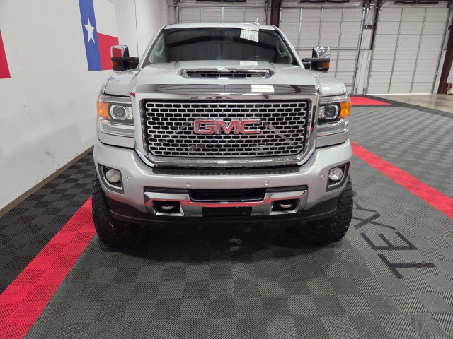Used 2017 GMC Sierra 2500 Denali w/ Duramax Plus Package image 4