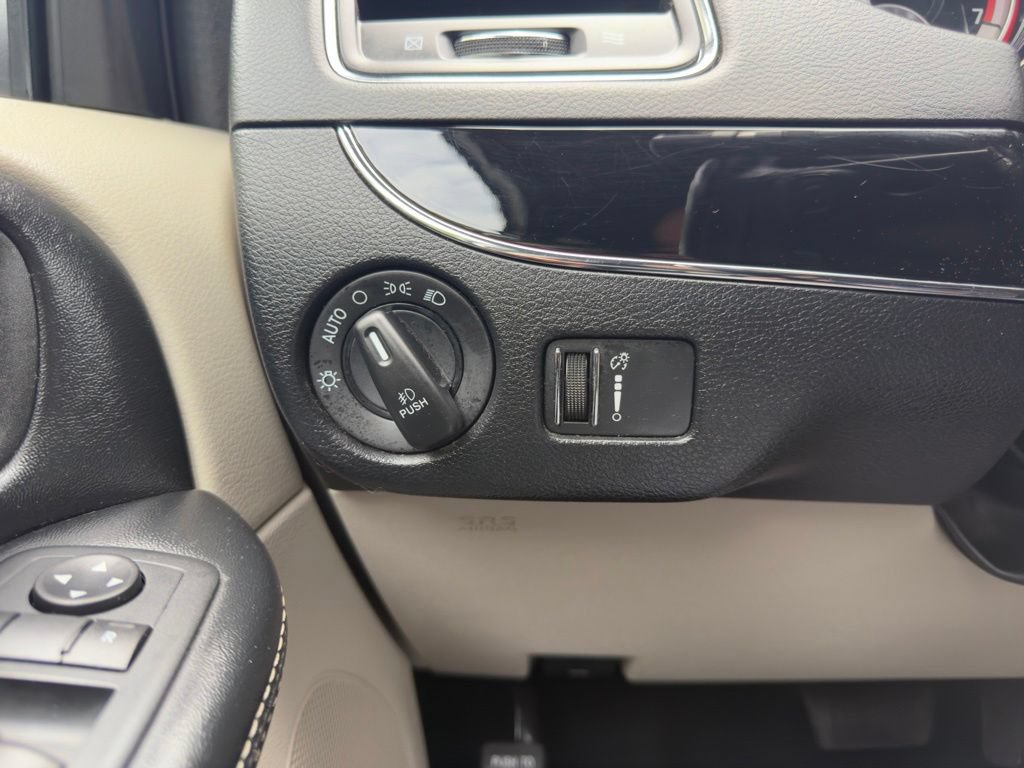 Used 2020 Dodge Grand Caravan SXT FWD image 12
