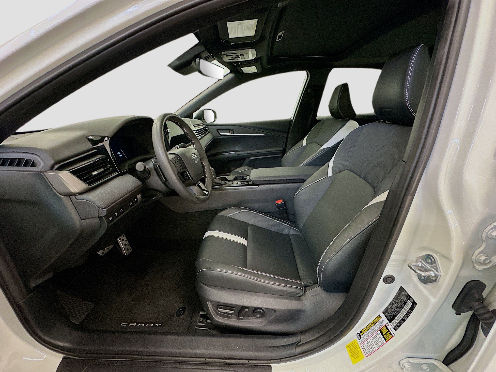 Used 2025 Toyota Camry SE w/ Multimedia Upgrade Package image 13