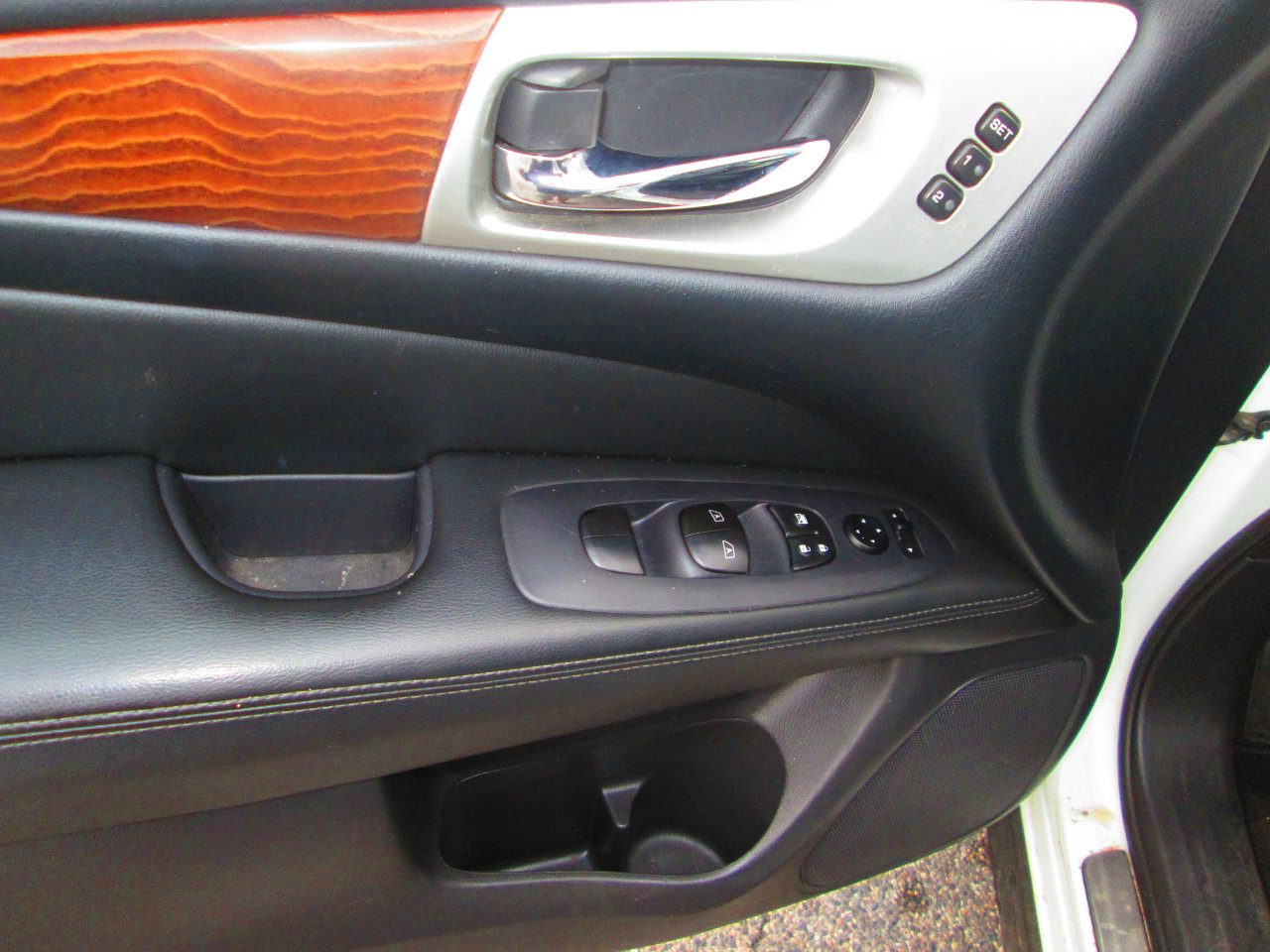 Used 2017 Nissan Pathfinder Platinum image 13