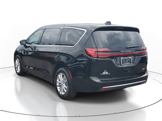 New 2027 Chrysler Pacifica Select AWD/4WD image 3