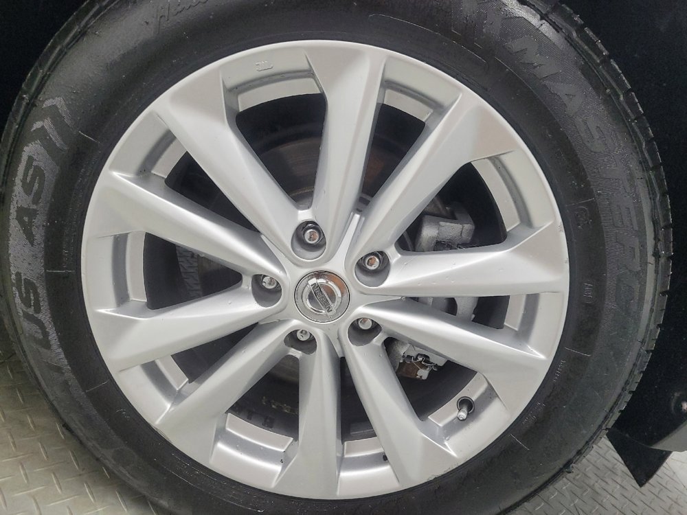 Used 2017 Nissan Rogue Sport SV w/ SV Premium Package image 31