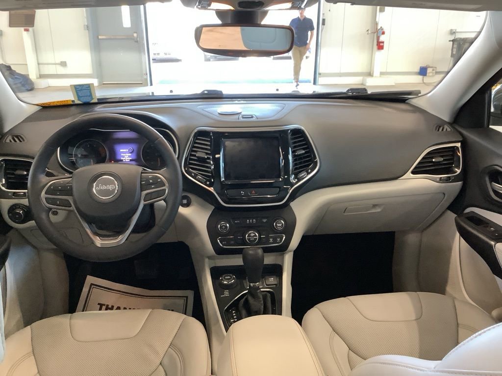 Used 2019 Jeep Cherokee Limited w/ Luxury Group AWD/4WD image 22