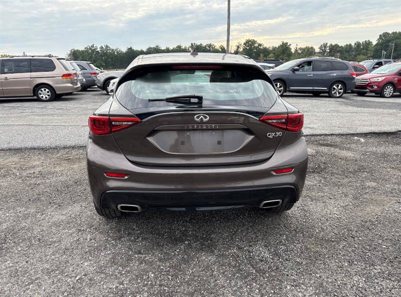 Used 2017 INFINITI QX30 w/ Cargo Package FWD image 8