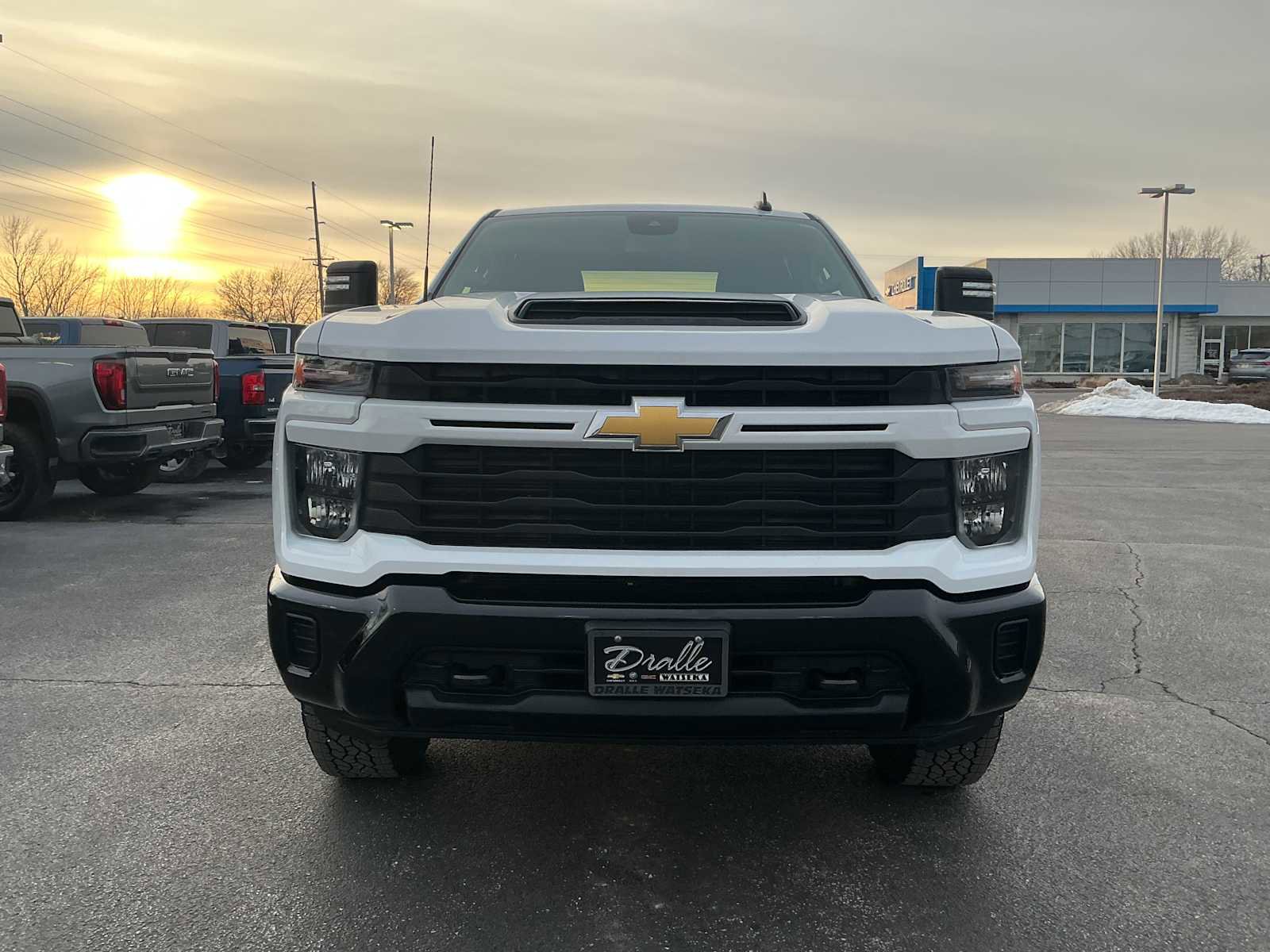 Used 2024 Chevrolet Silverado 2500 Custom w/ Custom Value Package image 2