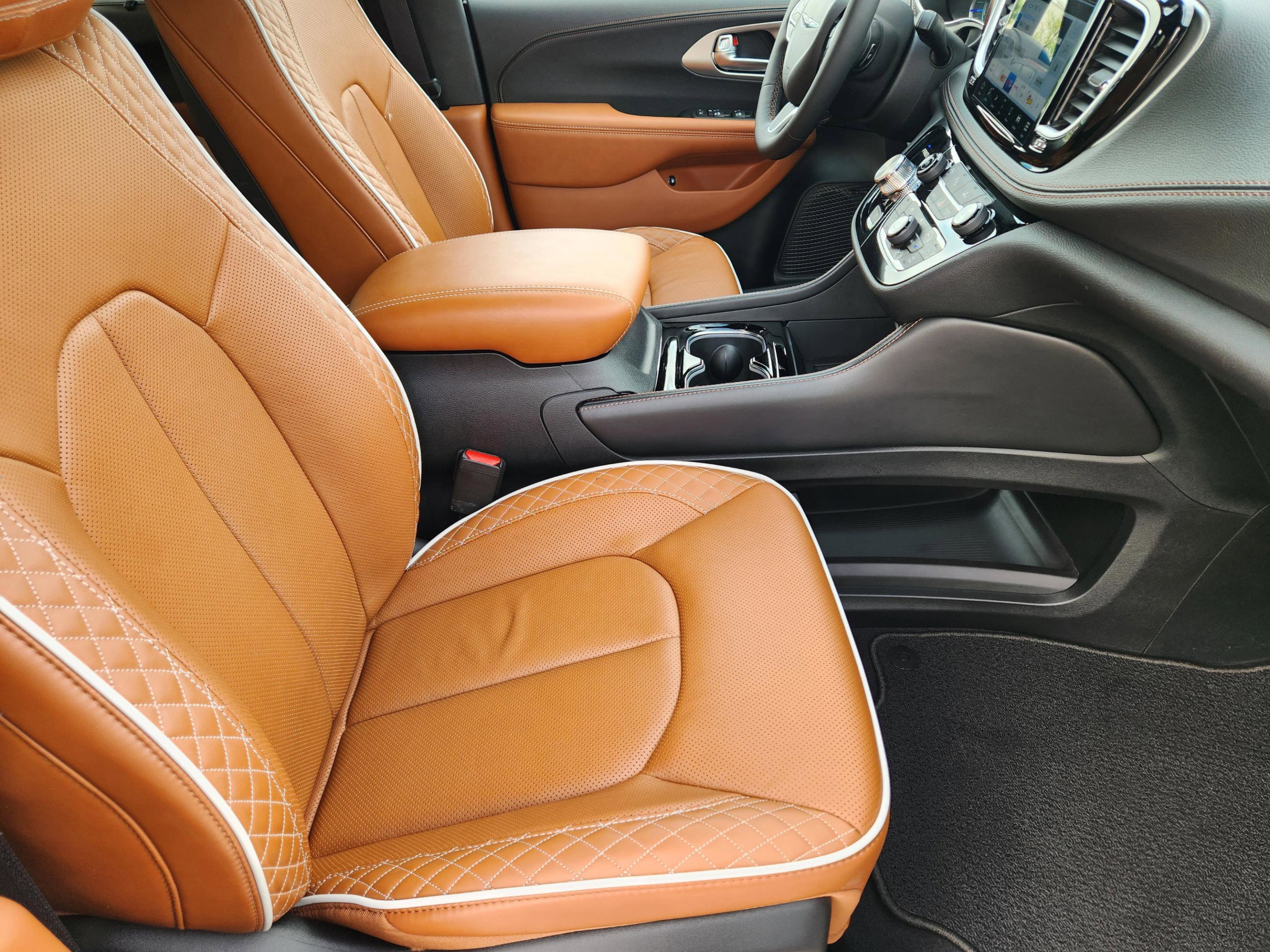 Used 2025 Chrysler Pacifica Pinnacle image 14