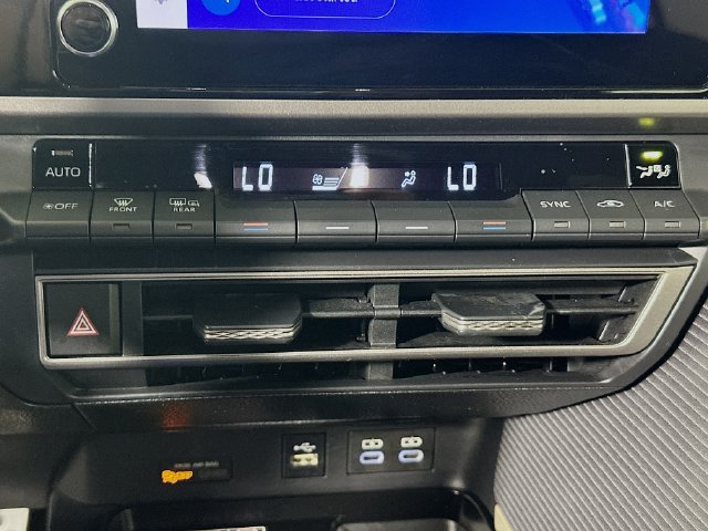 Certified 2025 Toyota Camry SE FWD image 19