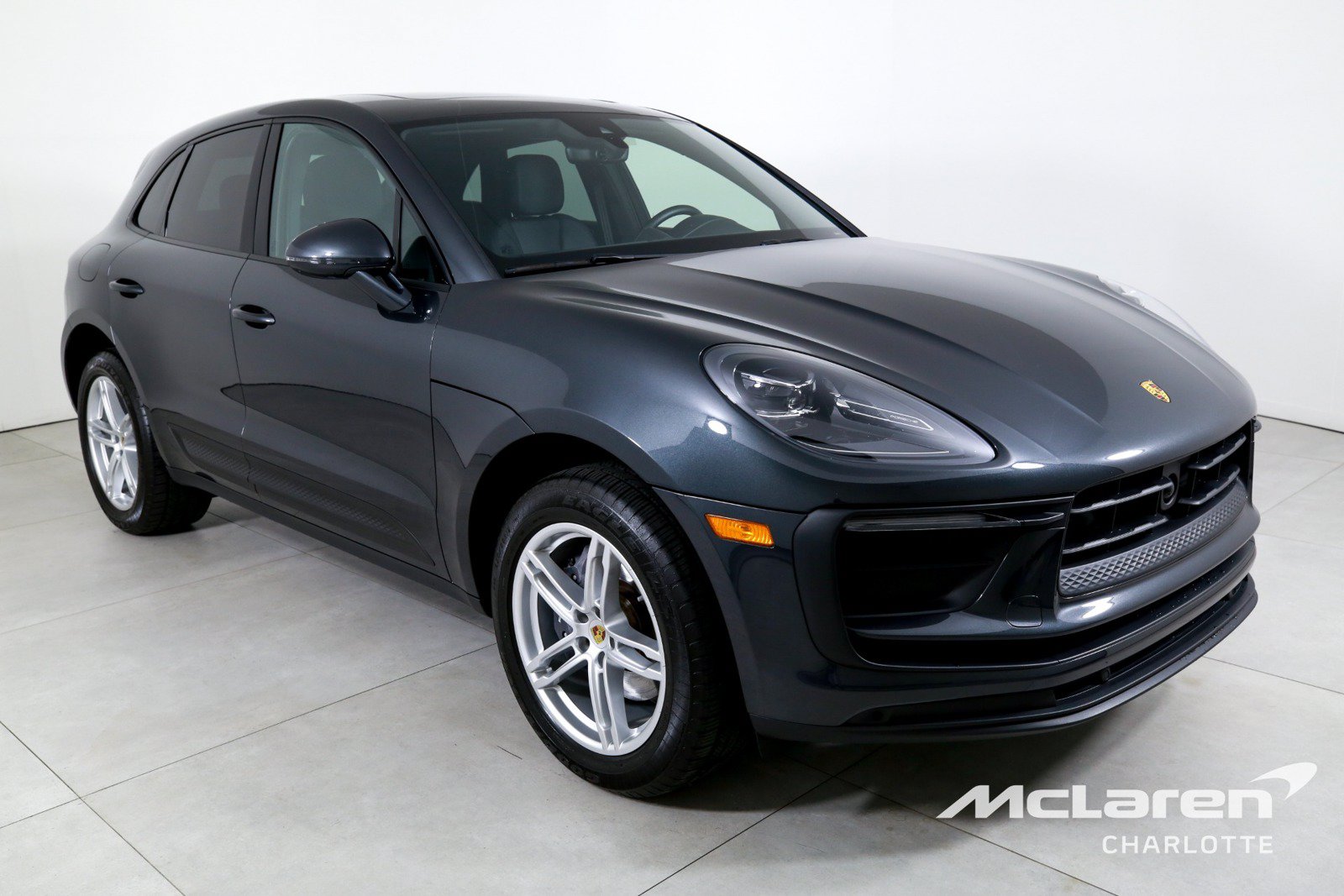Used 2024 Porsche Macan AWD/4WD image 3