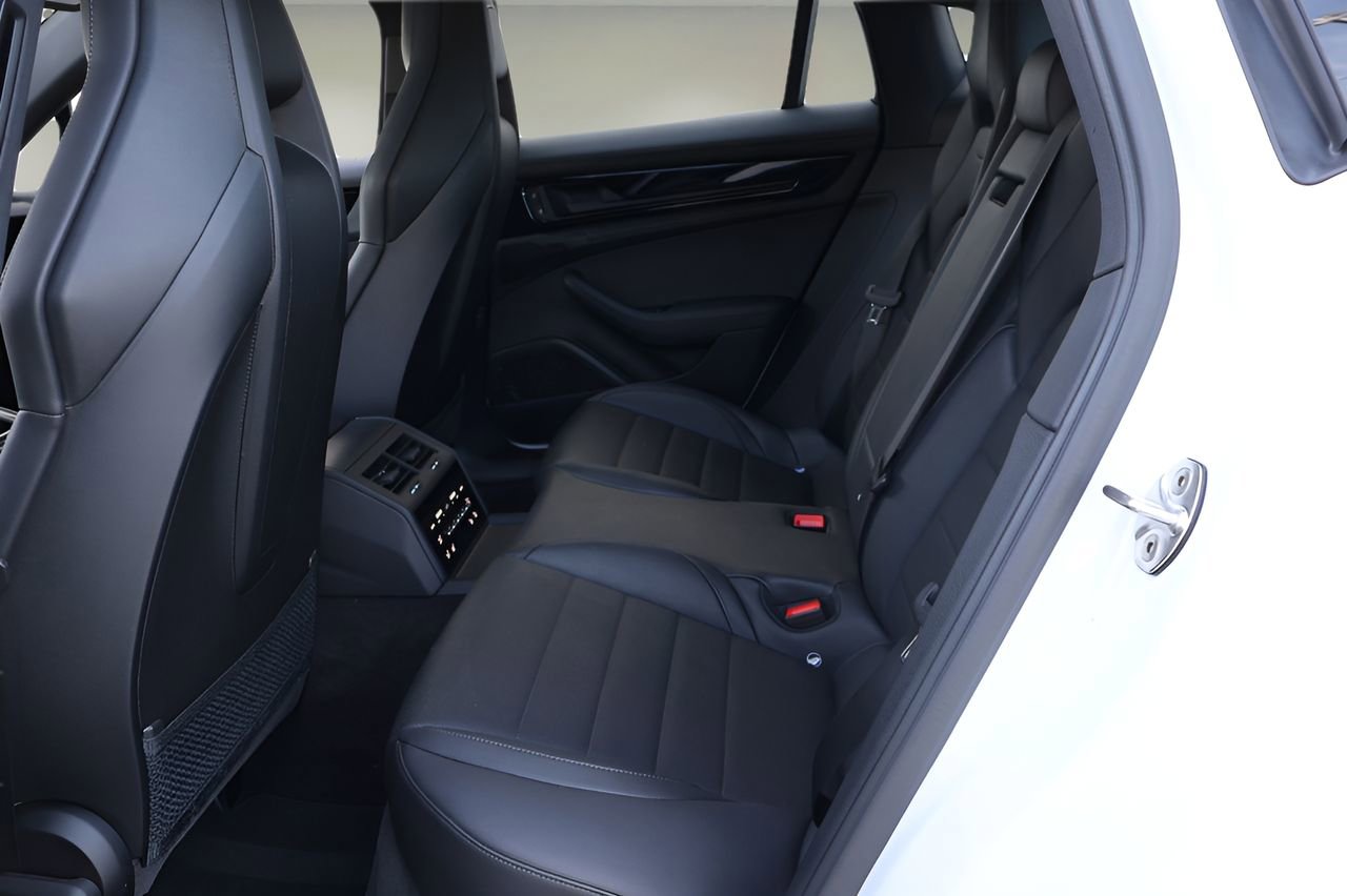 Used 2024 Porsche Panamera 4 image 13