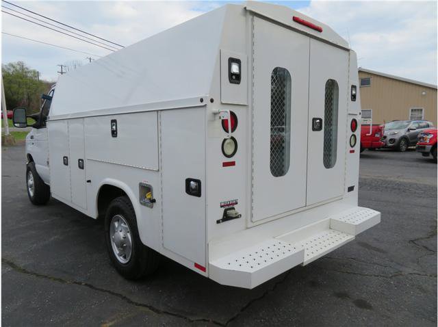 Used 2016 Ford E-350 and Econoline 350 Super Duty RWD image 2