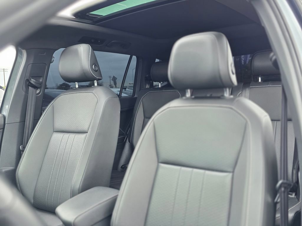 Used 2023 Volkswagen Tiguan SE R-Line image 14