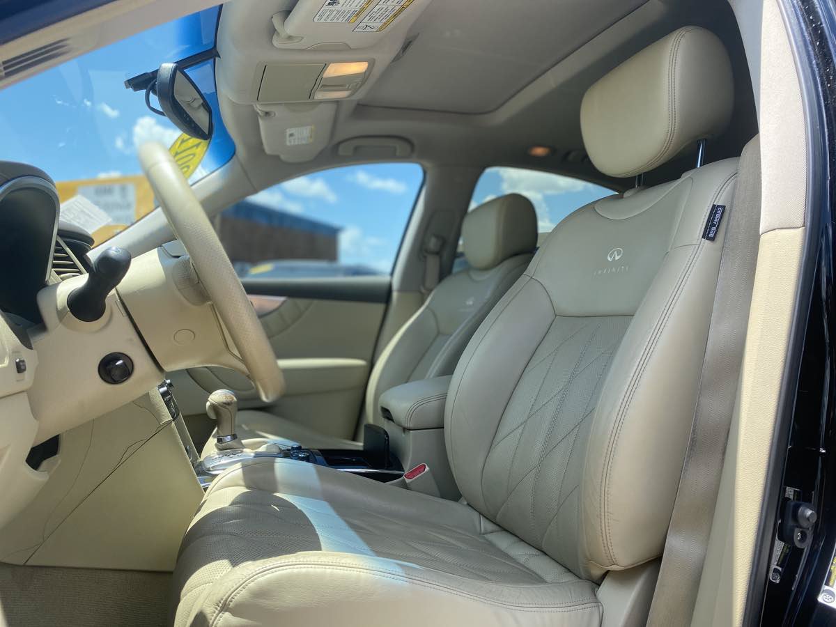 Used 2011 INFINITI FX35 2WD w/ Premium Pkg image 10