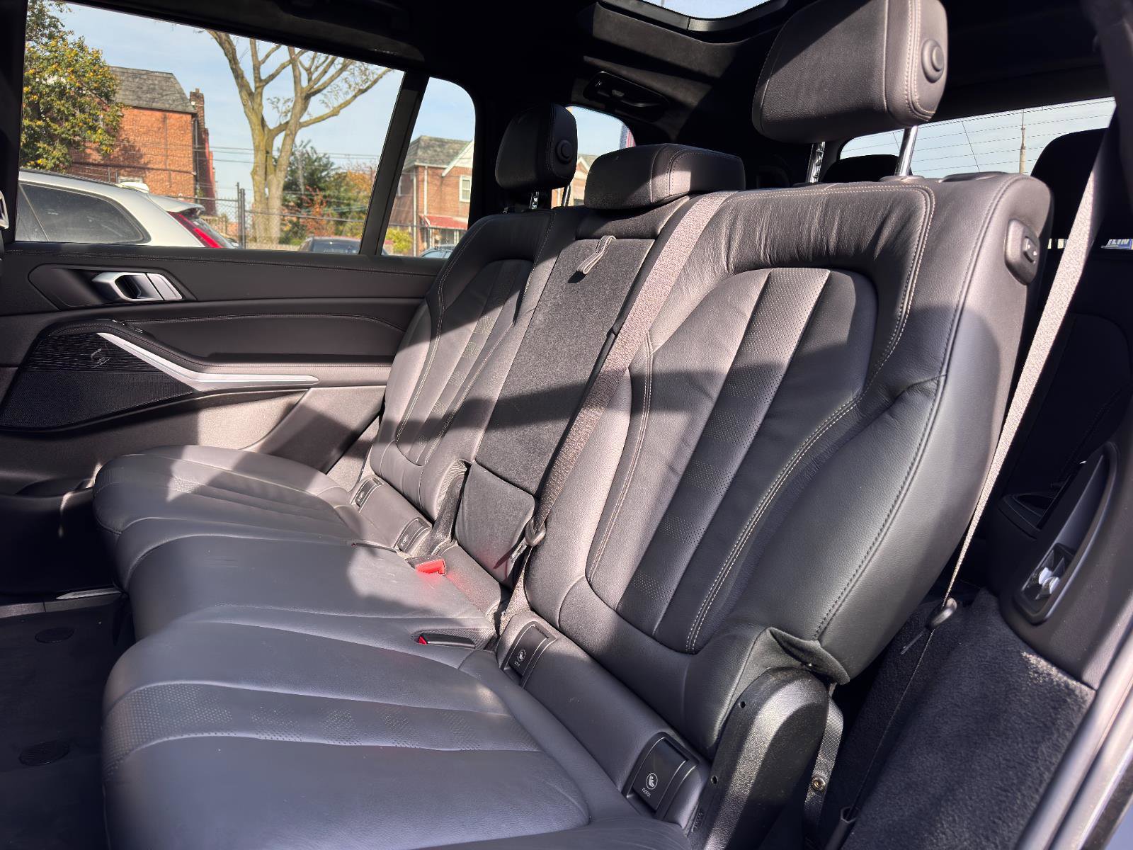 Used 2022 BMW X7 xDrive40i w/ M Sport Package image 23