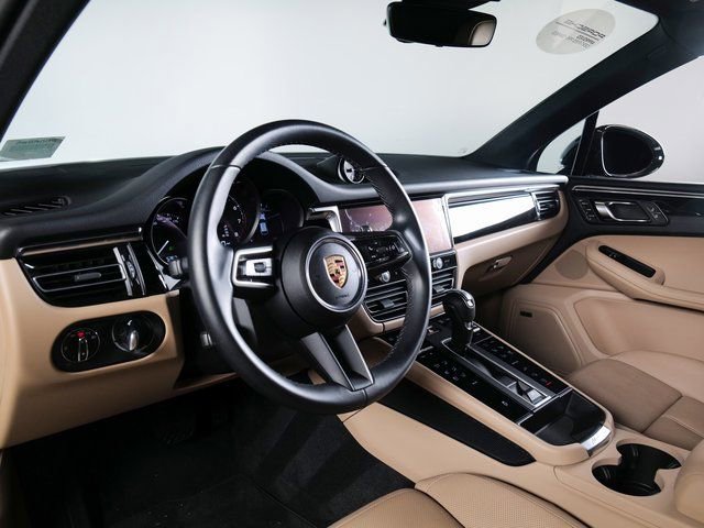 Certified 2025 Porsche Macan 2.0L I4 Turbo image 4