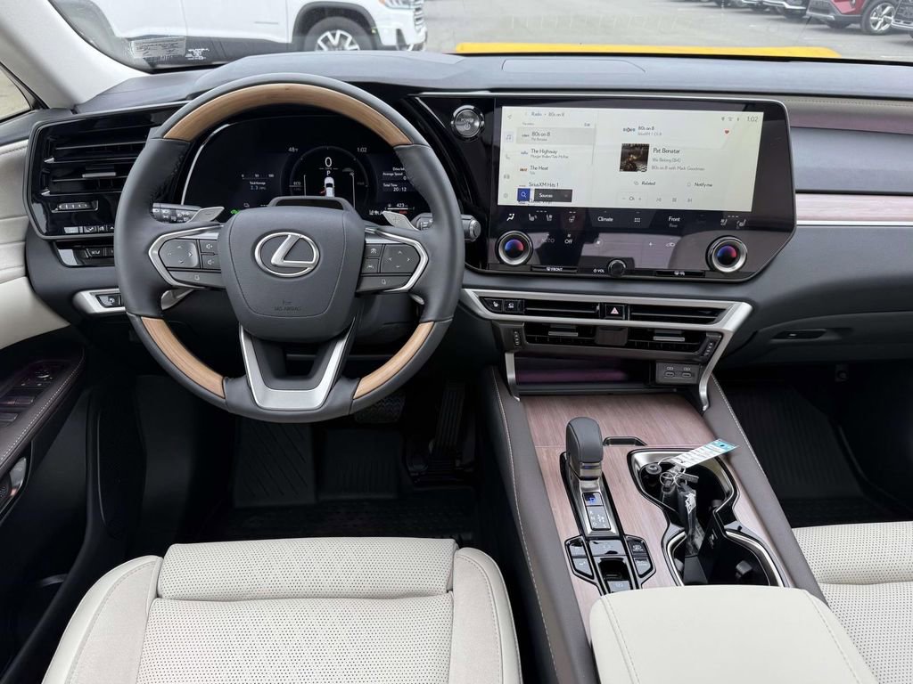 Used 2025 Lexus RX 450h Luxury image 8