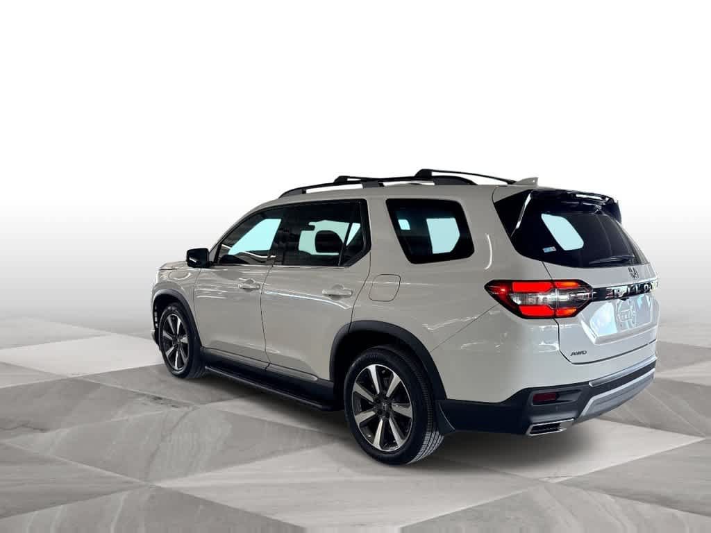 Used 2025 Honda Pilot Elite image 6