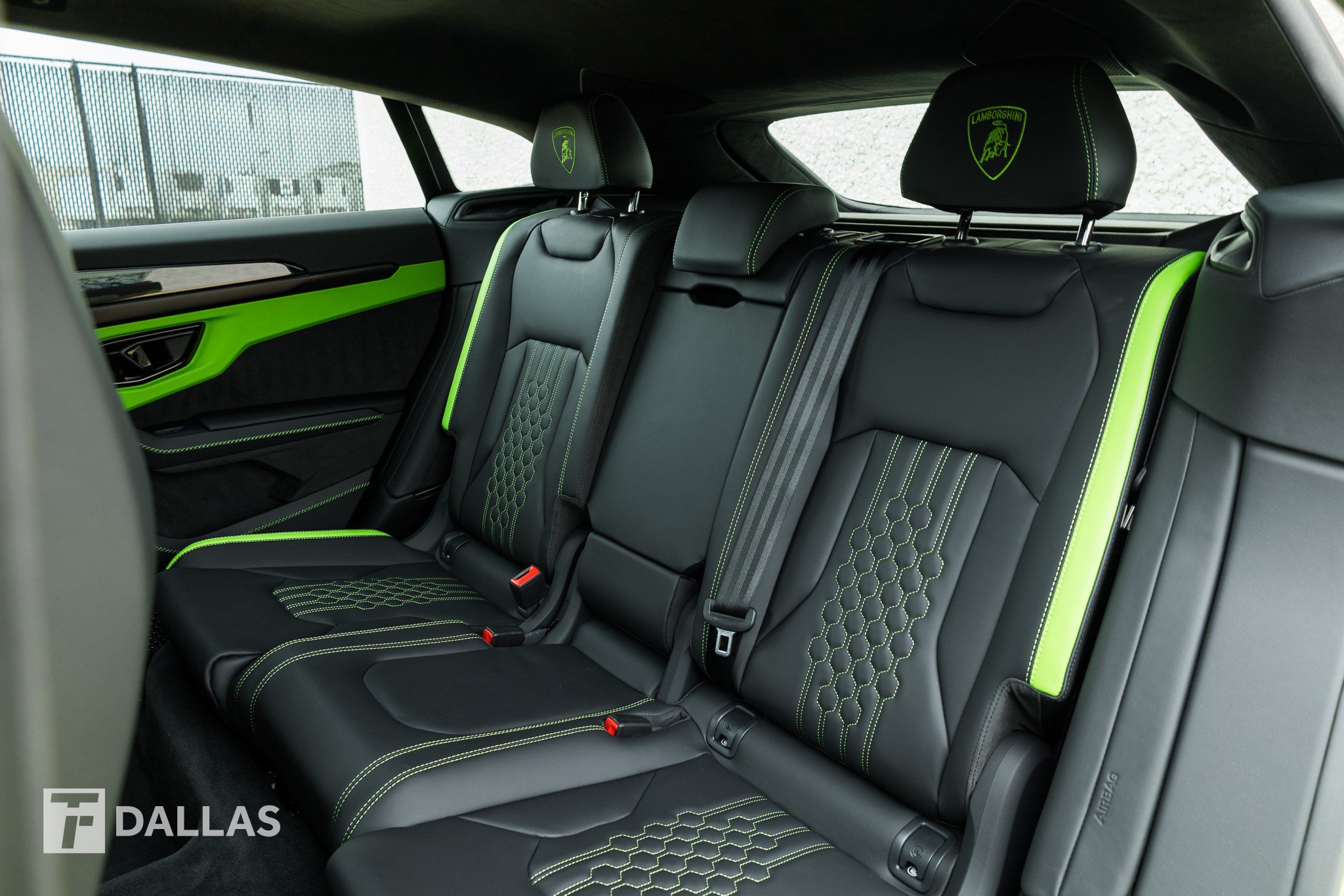 Used 2025 Lamborghini Urus Performante AWD/4WD image 31