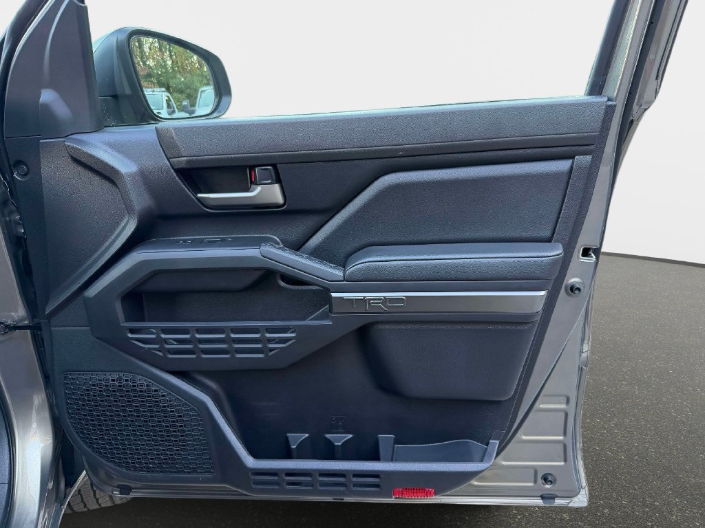Used 2025 Toyota Tacoma TRD Sport AWD/4WD image 8