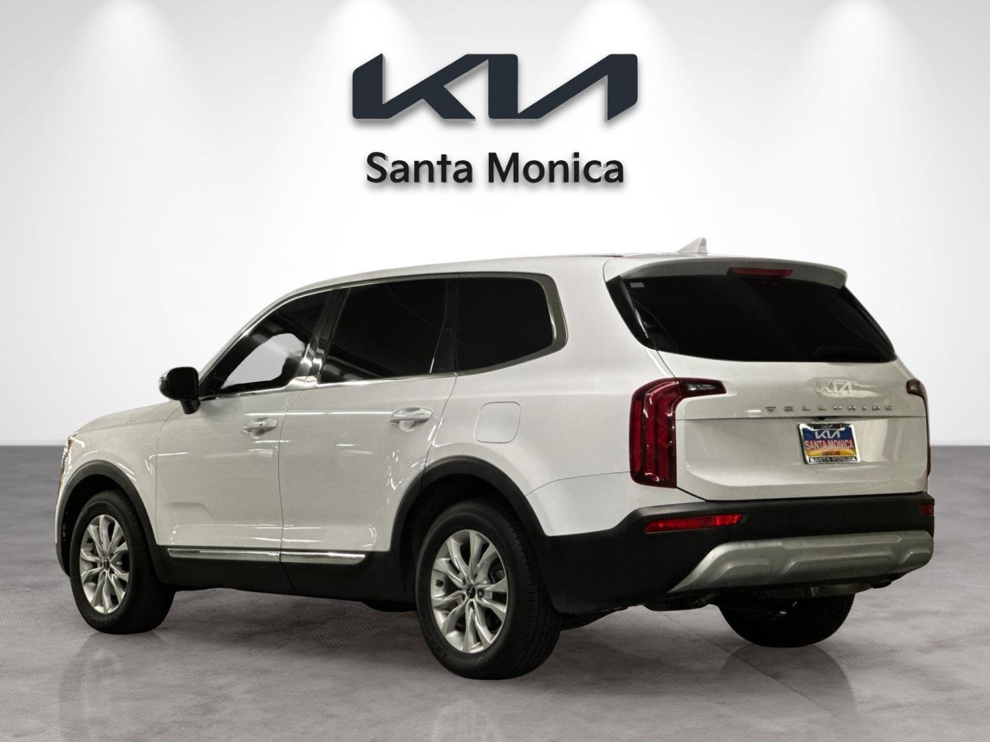 Certified 2022 Kia Telluride LX image 3