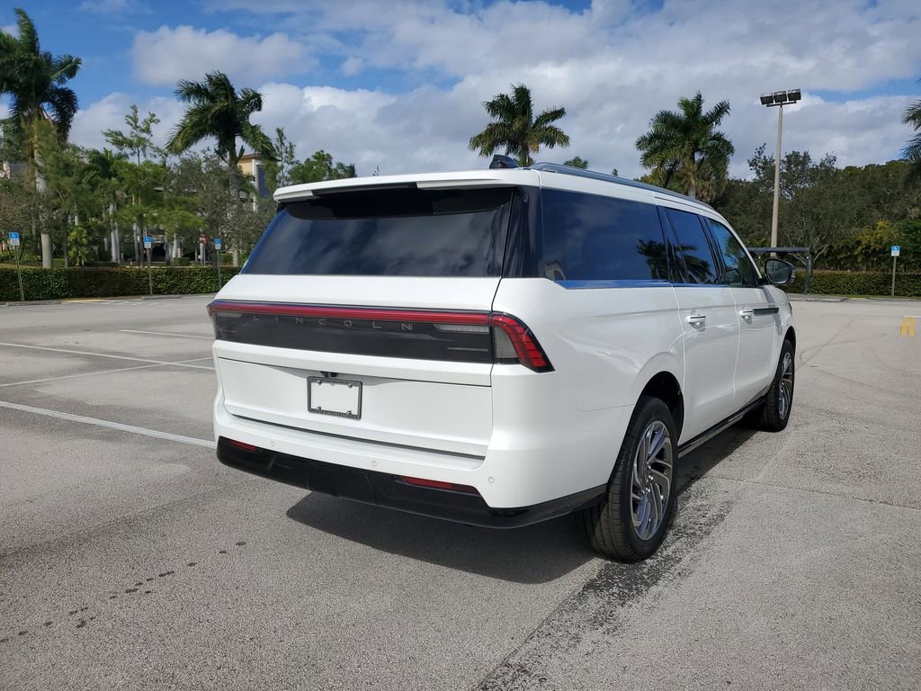 New 2025 Lincoln Navigator L Reserve image 4