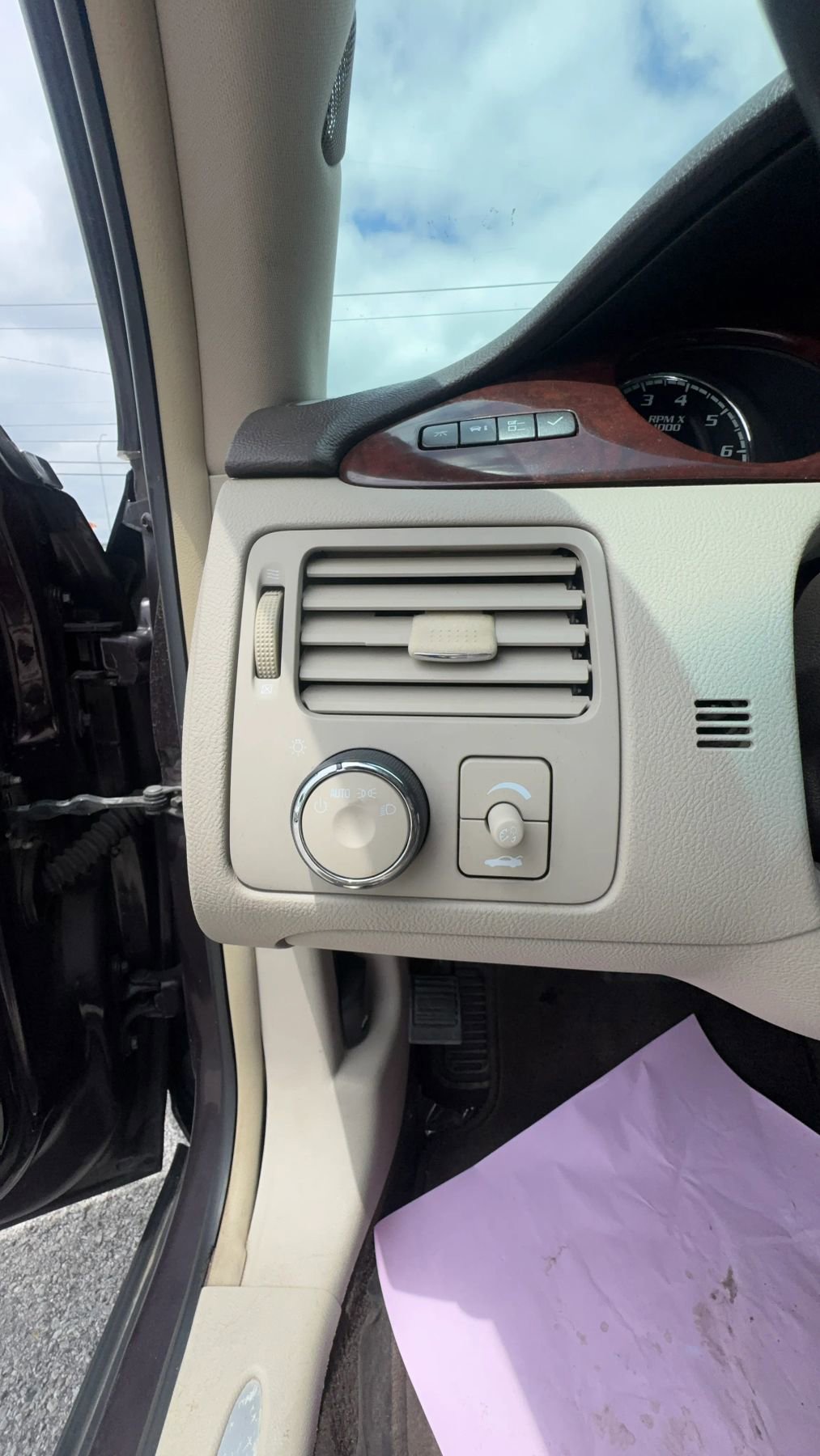 Used 2009 Buick Lucerne CXL FWD image 14