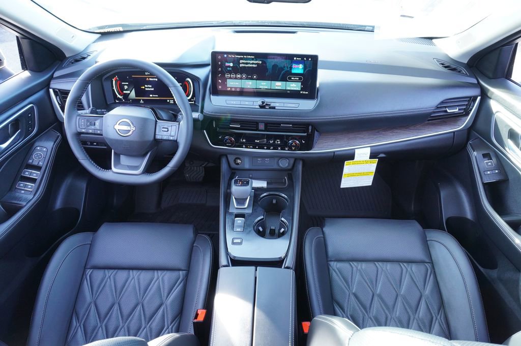 Certified 2025 Nissan Rogue Platinum image 11