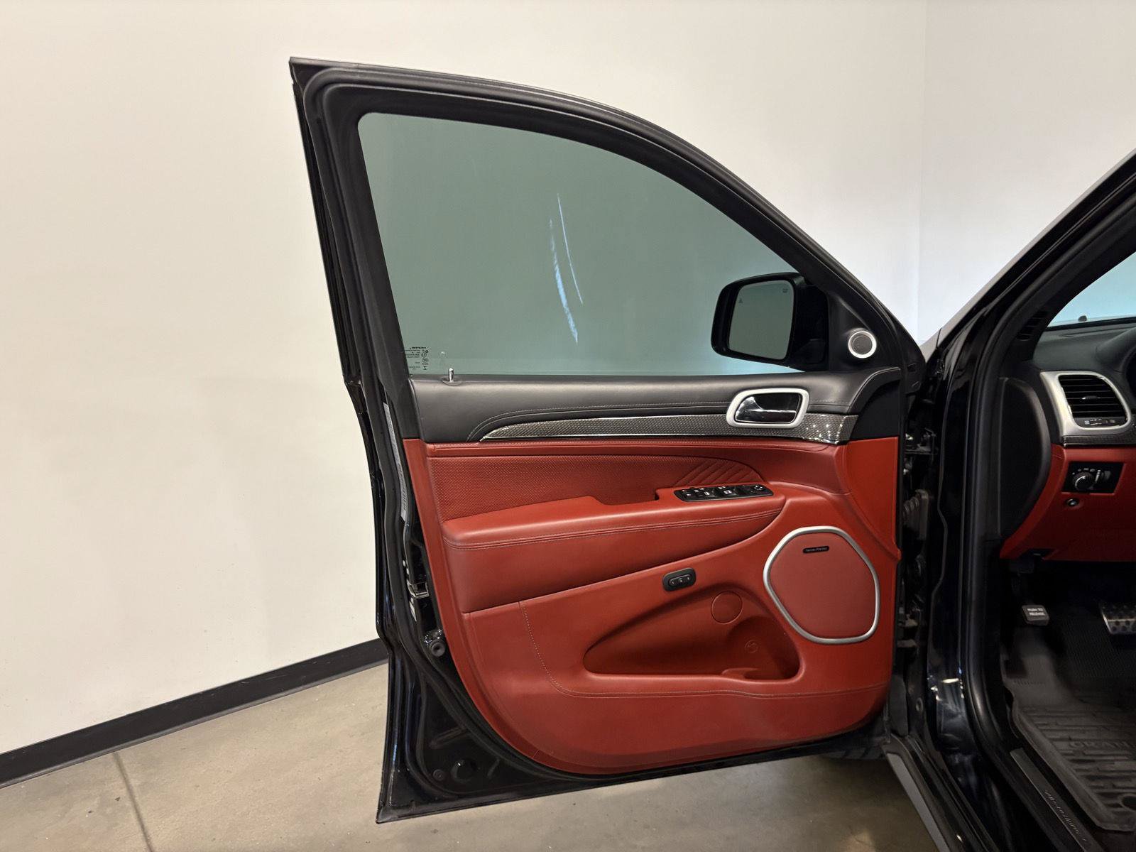 Used 2018 Jeep Grand Cherokee Trackhawk AWD/4WD image 11