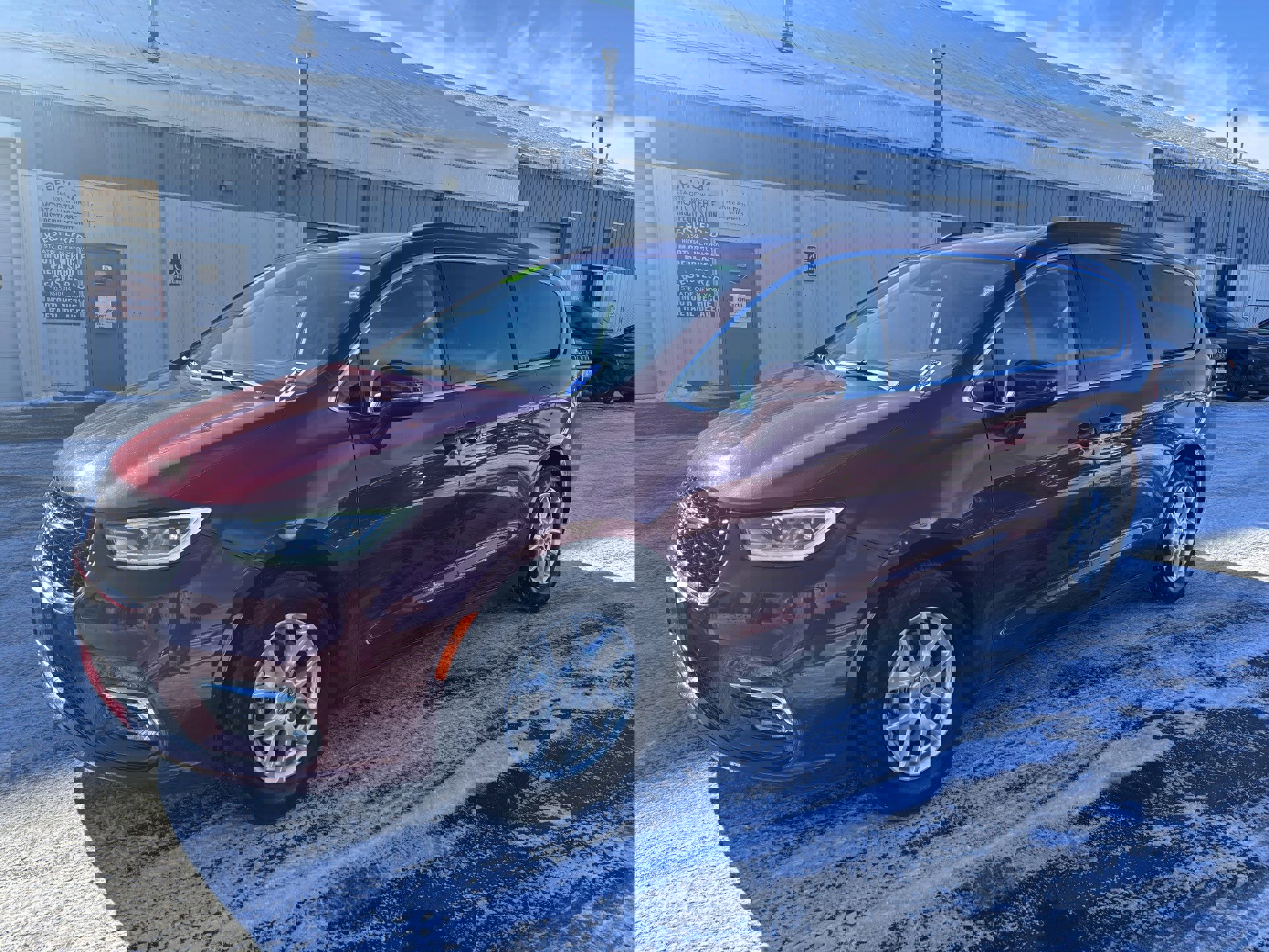 Used 2022 Chrysler Pacifica Touring-L image 1