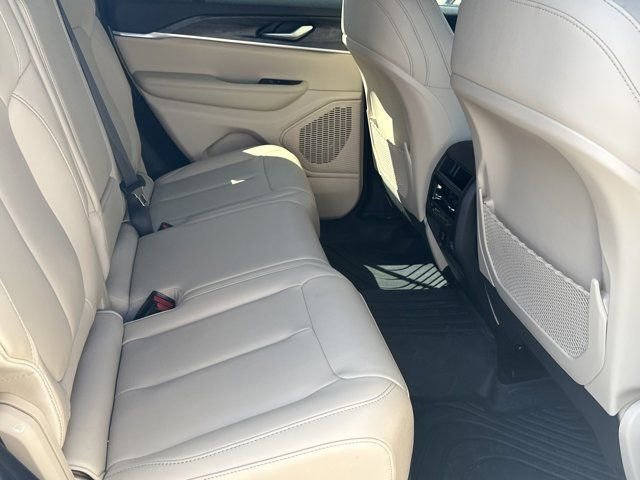 Certified 2024 Jeep Grand Cherokee Limited w/ Black Appearance Package image 17