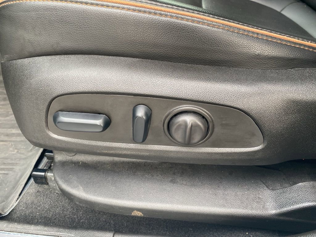 Used 2023 GMC Acadia AT4 w/ Technology Package image 13