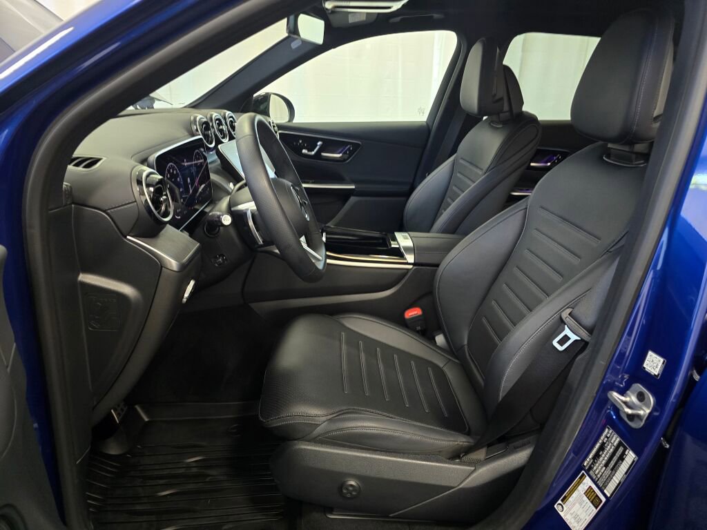 Used 2024 Mercedes-Benz GLC 300 4MATIC image 11