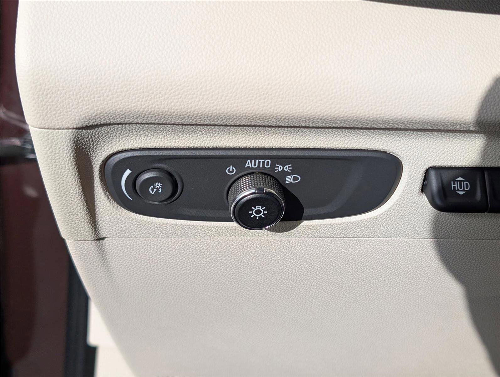 Used 2023 Buick Envision Avenir image 24