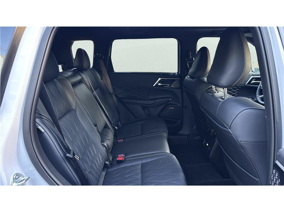 New 2026 Mitsubishi Outlander SEL Black Edition FWD image 13