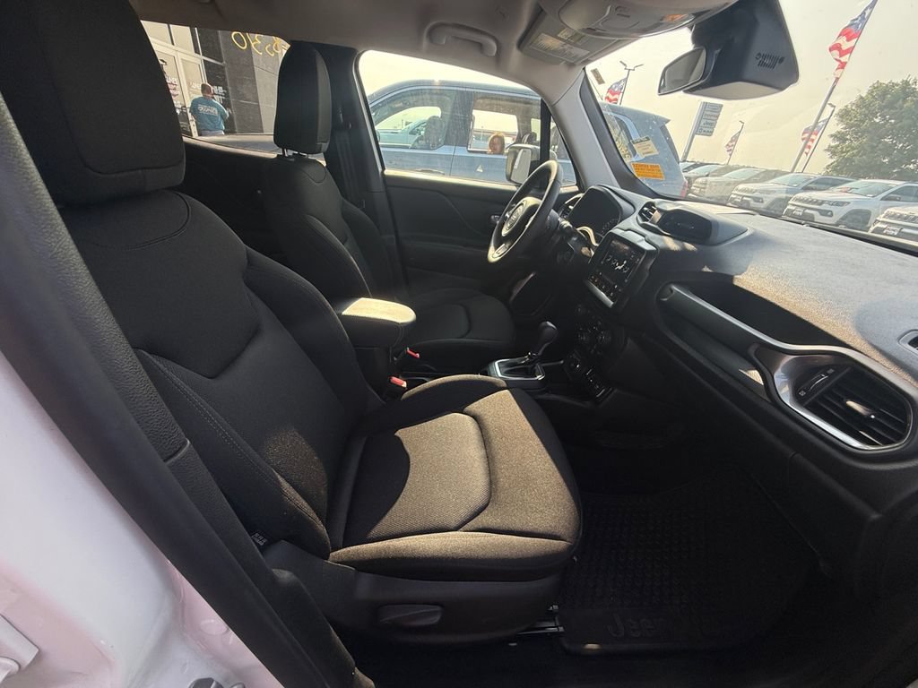 Used 2023 Jeep Renegade Latitude AWD/4WD image 39