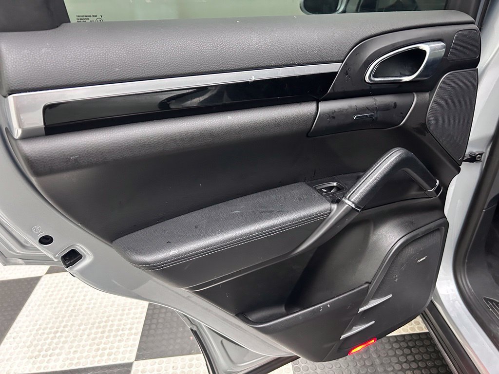 Used 2018 Porsche Cayenne Platinum Edition AWD/4WD image 13
