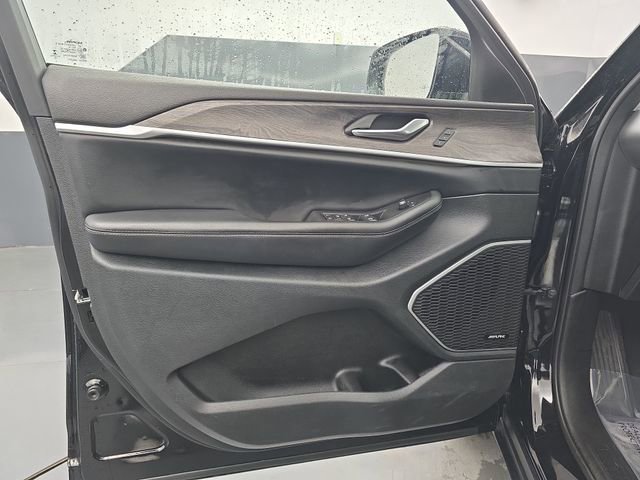 Used 2022 Jeep Grand Cherokee L Limited AWD/4WD image 25