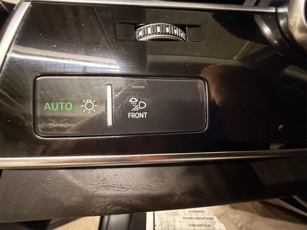 Used 2019 Audi Q8 Prestige w/ Luxury Package AWD/4WD image 14