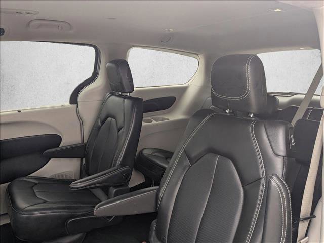 Used 2024 Chrysler Pacifica Touring-L FWD image 15