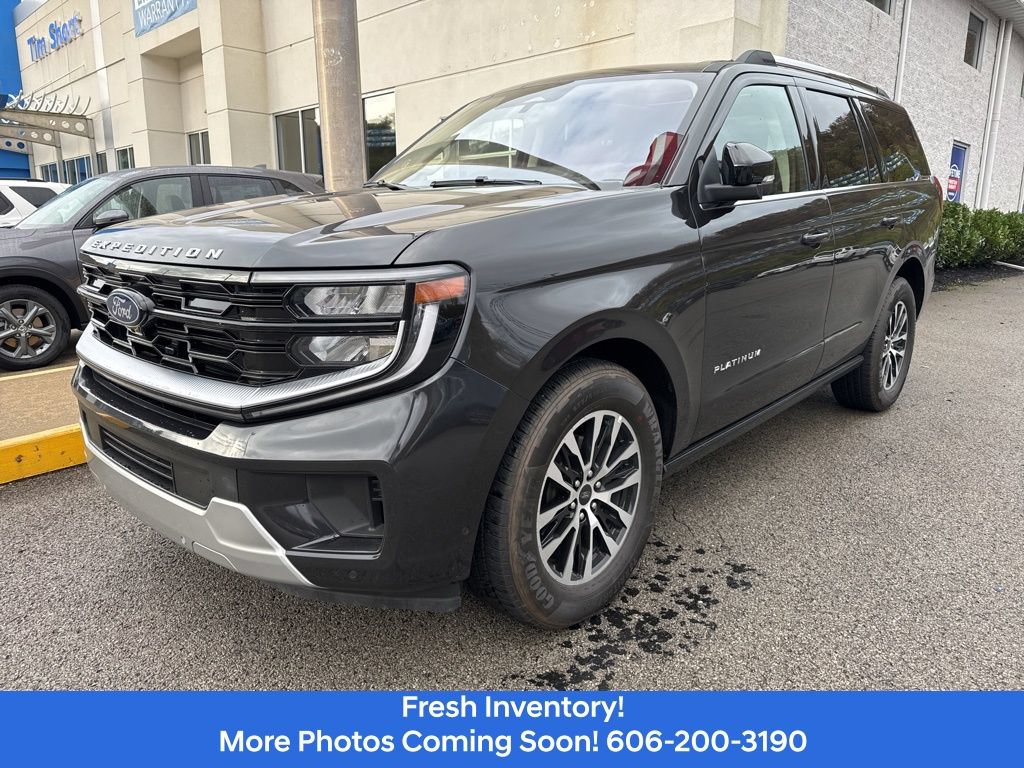 Used 2025 Ford Expedition Platinum AWD/4WD image 1