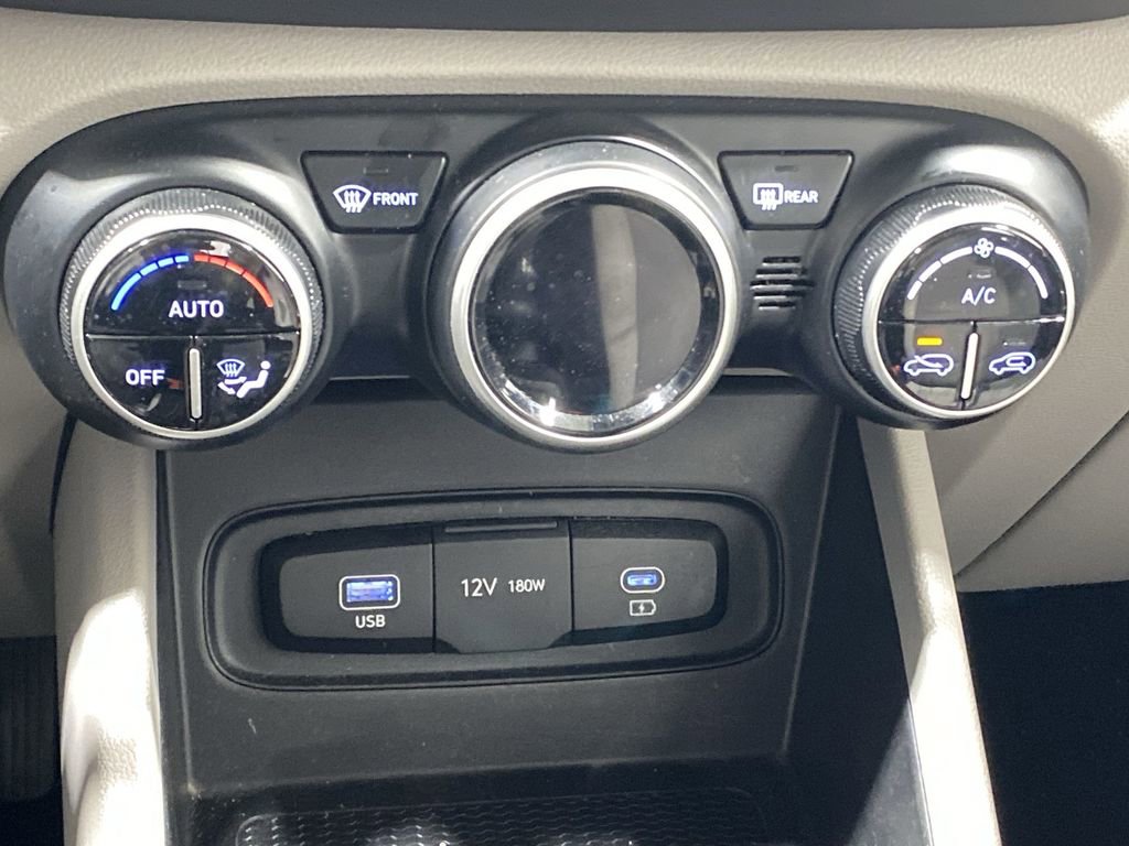 Used 2025 Hyundai Venue SEL image 19