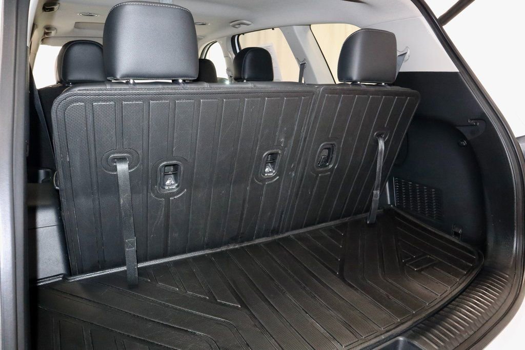 Used 2023 Kia Telluride EX w/ EX Captain's Chair Package image 16