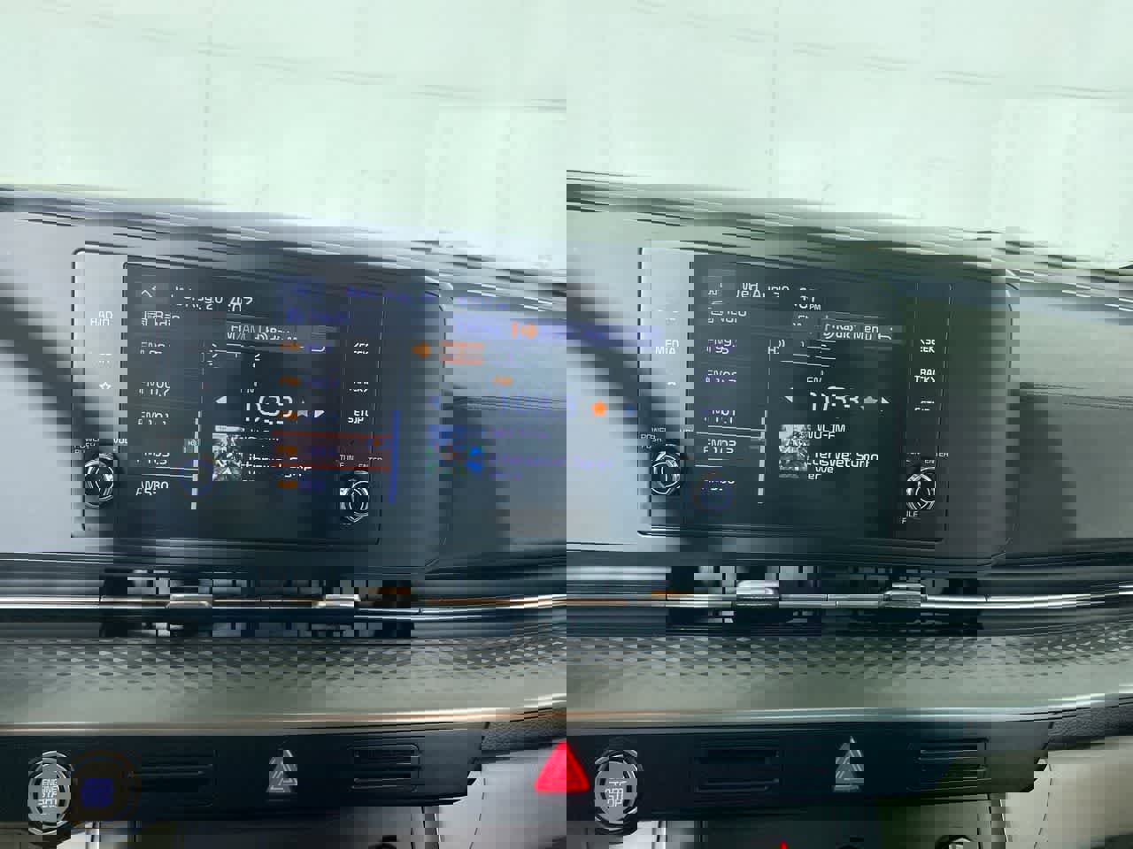 Used 2024 Kia Carnival LX image 24