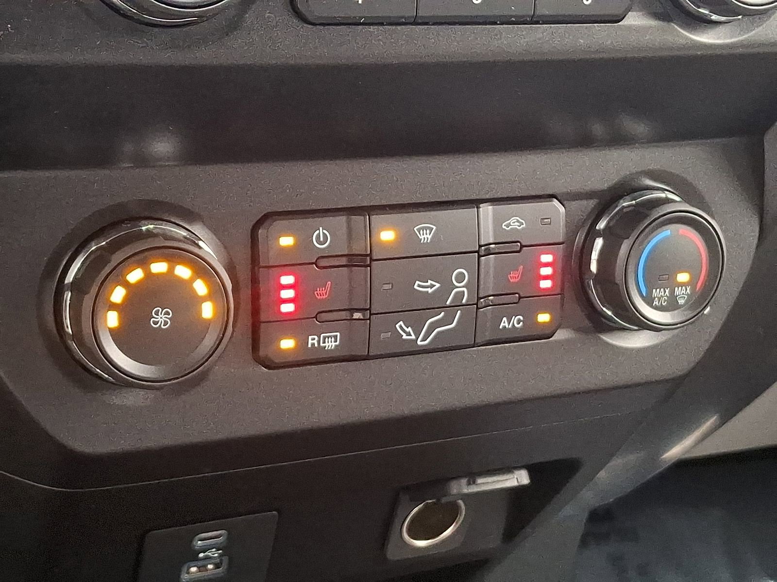 Used 2021 Ford F350 XLT w/ XLT Premium Package image 16