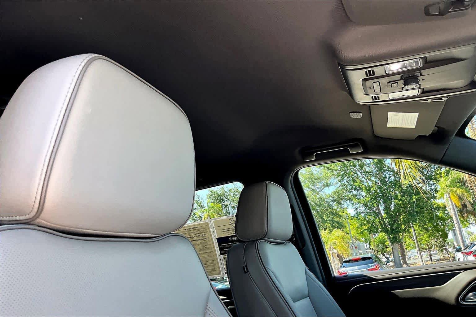 Used 2024 GMC Yukon SLT w/ SLT Luxury Package AWD/4WD image 14